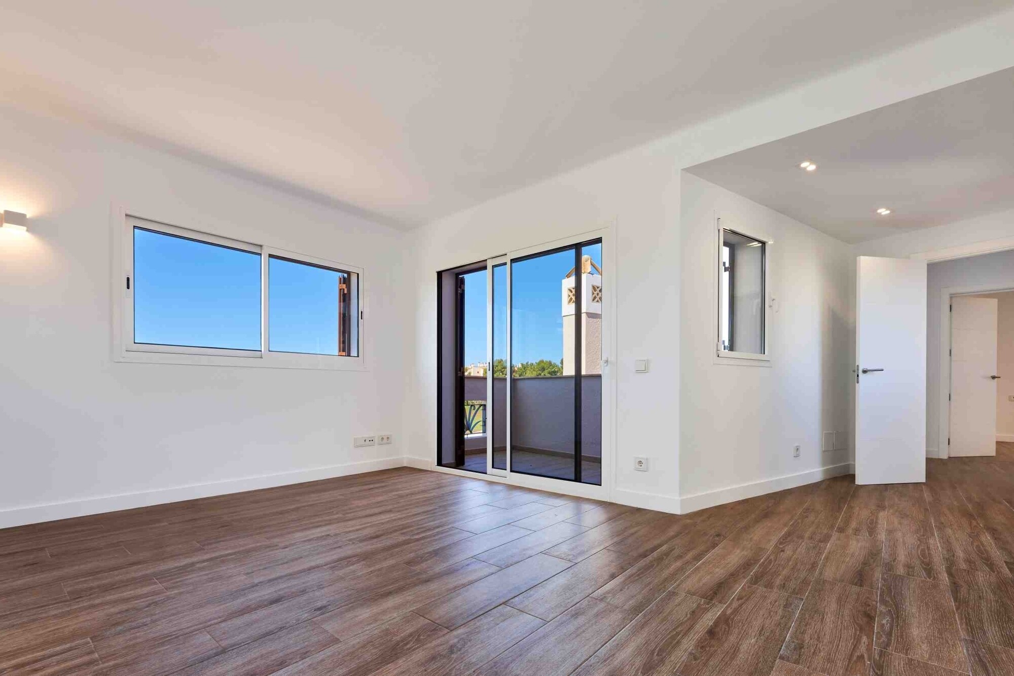 Casa unifamiliar en el campo de golf en un complejo bien cuidado con piscina