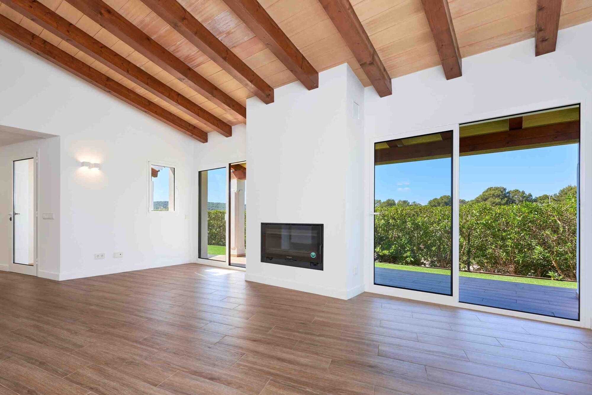 Casa unifamiliar en el campo de golf en un complejo bien cuidado con piscina