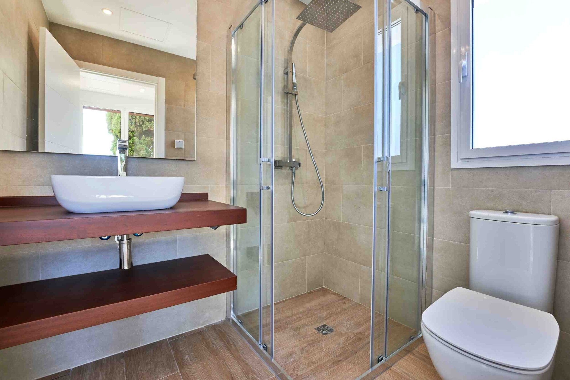 Casa unifamiliar en el campo de golf en un complejo bien cuidado con piscina