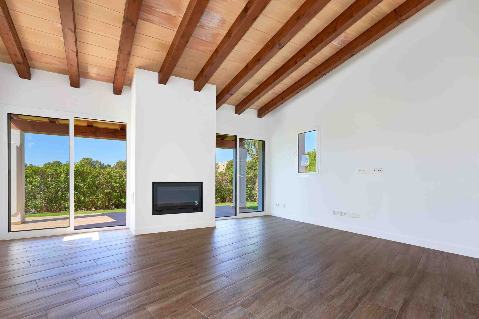 Casa unifamiliar en el campo de golf en un complejo bien cuidado con piscina