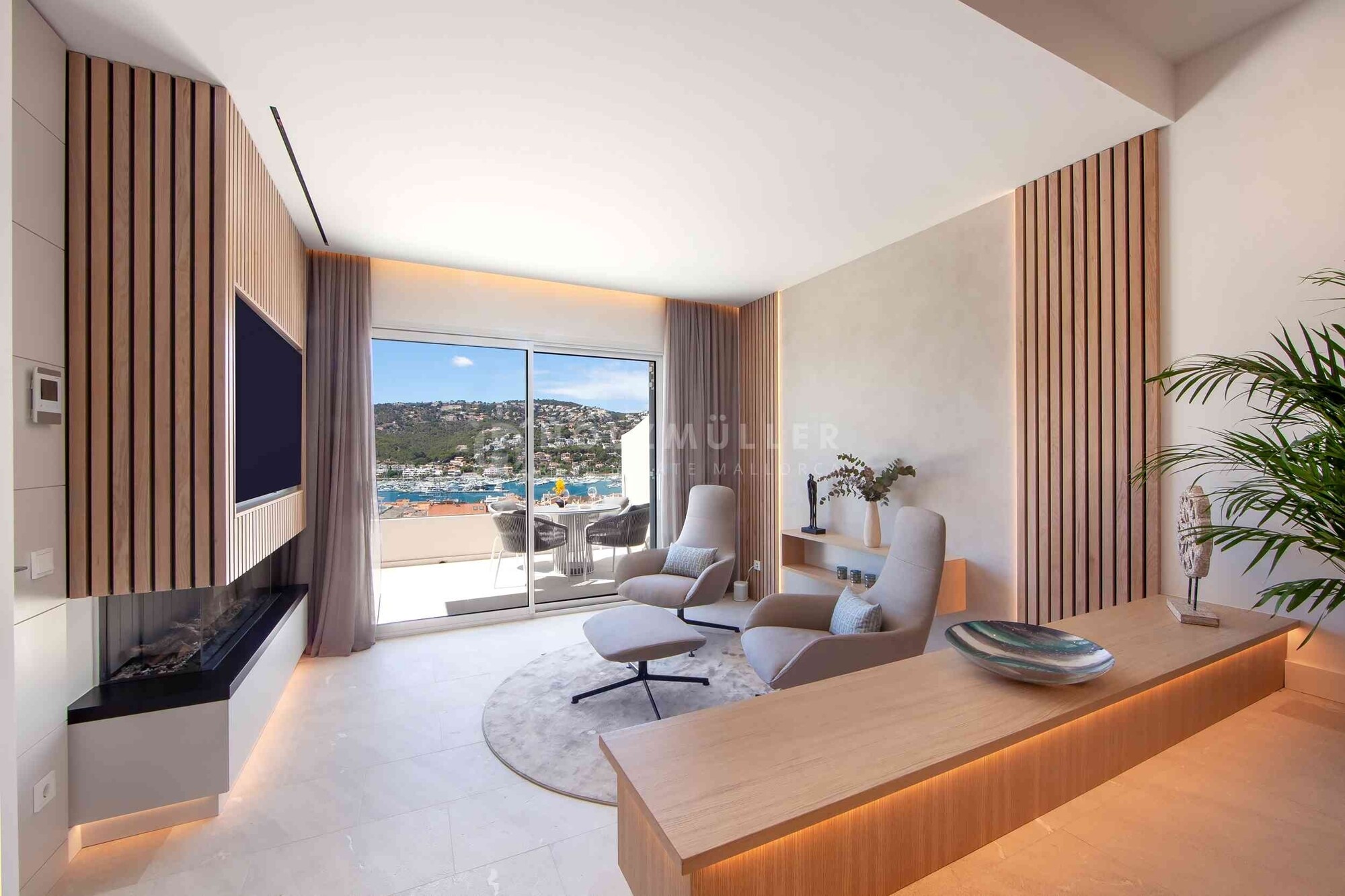 Casa adosada de lujo para primera ocupación después de la renovación con vistas al puerto