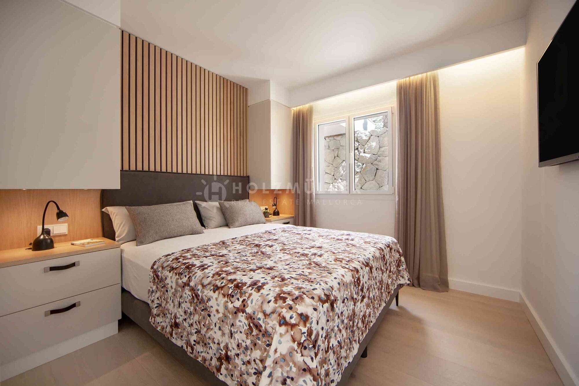 Casa adosada de lujo para primera ocupación después de la renovación con vistas al puerto