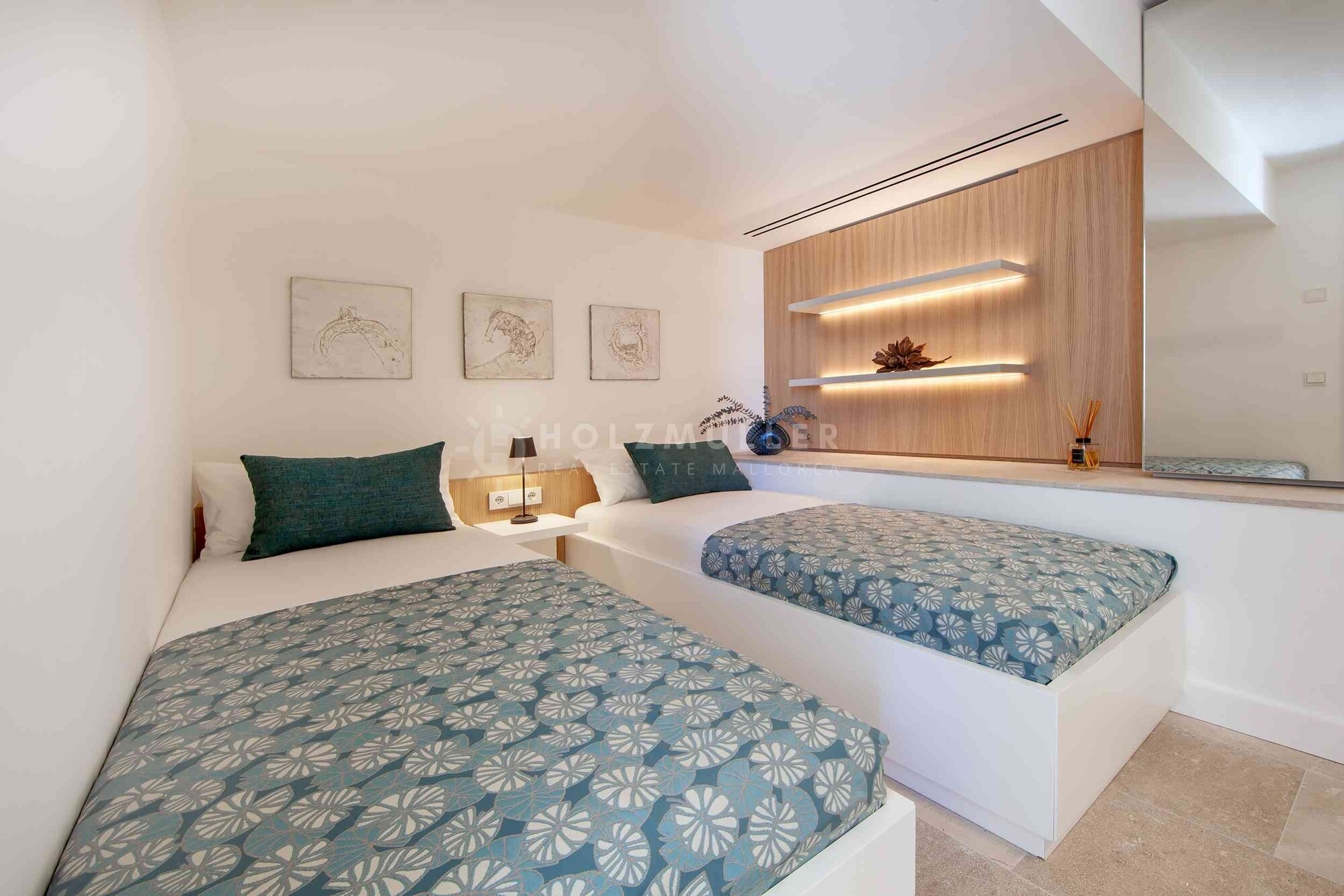 Casa adosada de lujo para primera ocupación después de la renovación con vistas al puerto