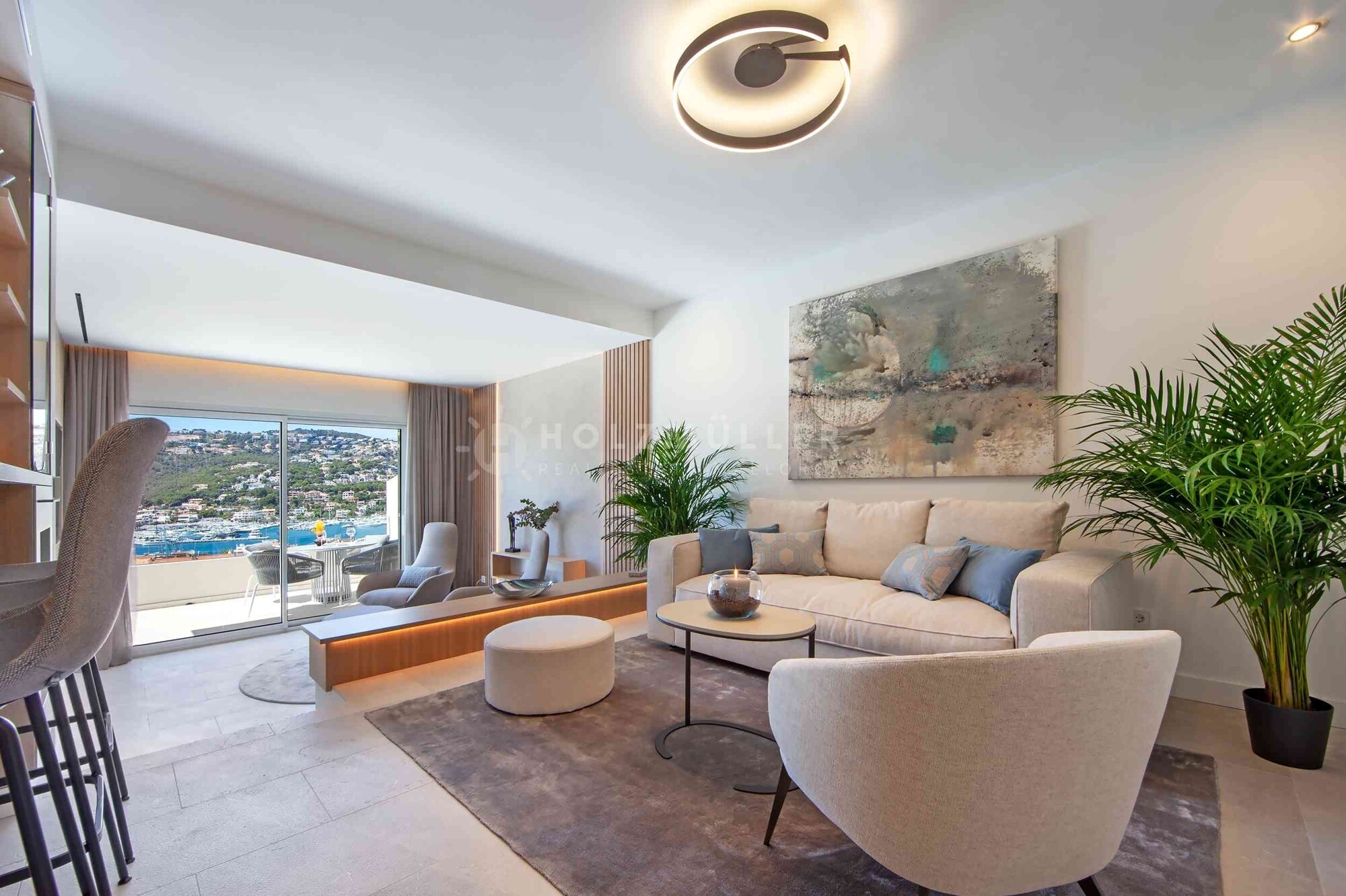 Casa adosada de lujo para primera ocupación después de la renovación con vistas al puerto