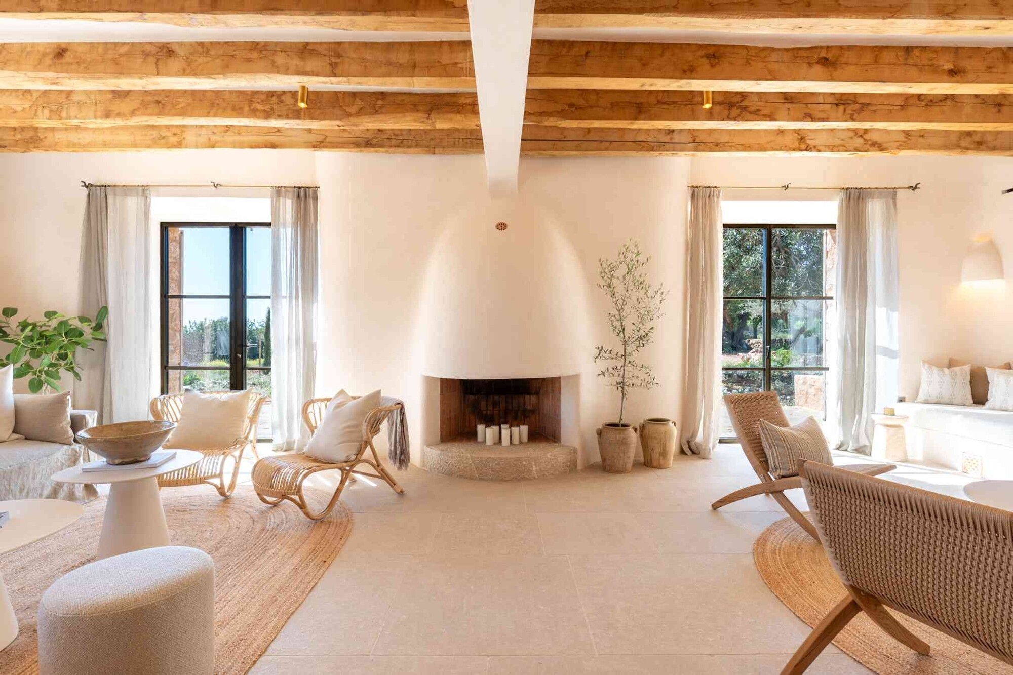 NEUBAU (Fertiggestellt): Finca mit einzigartigem Interior Design