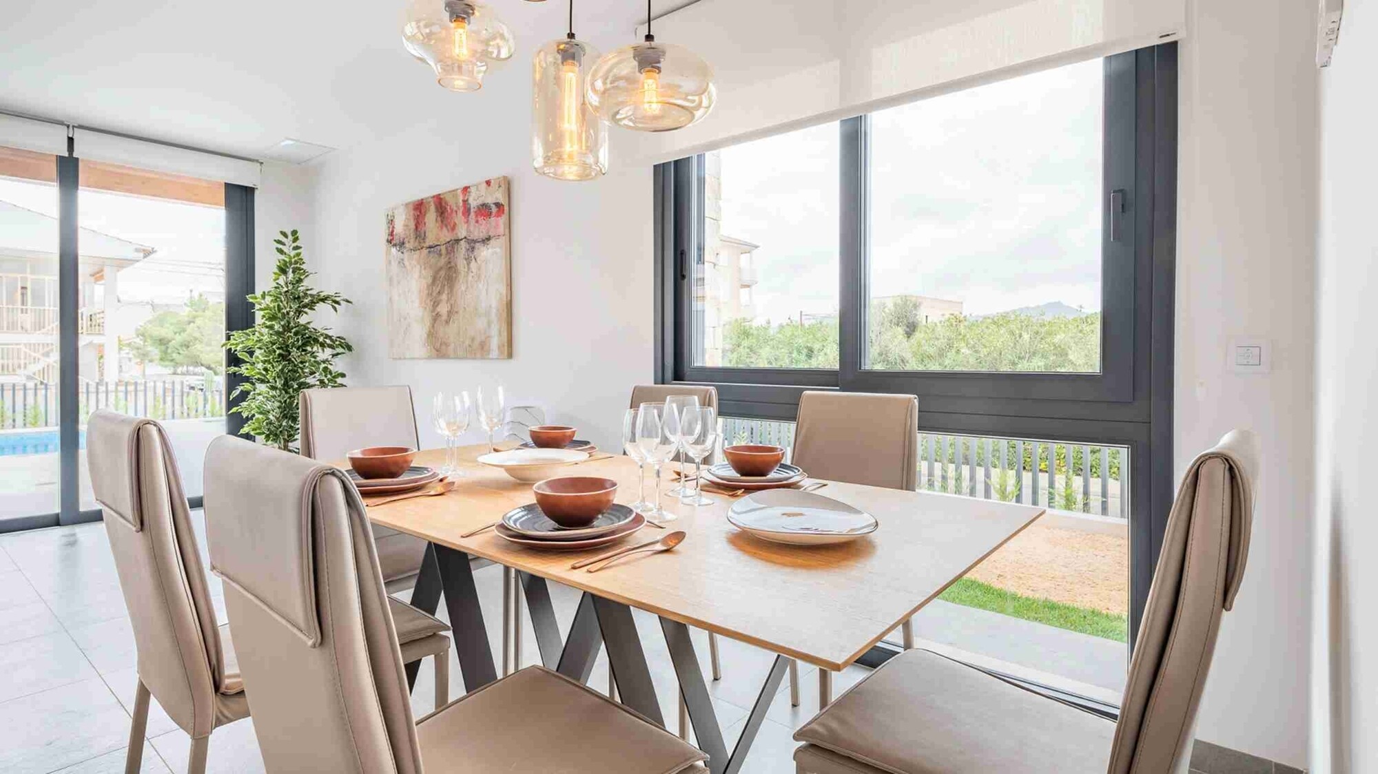 NEUBAU (bezugsfertig): Doppelhaushälfte mit 3 Schlafzimmern und Privatpool