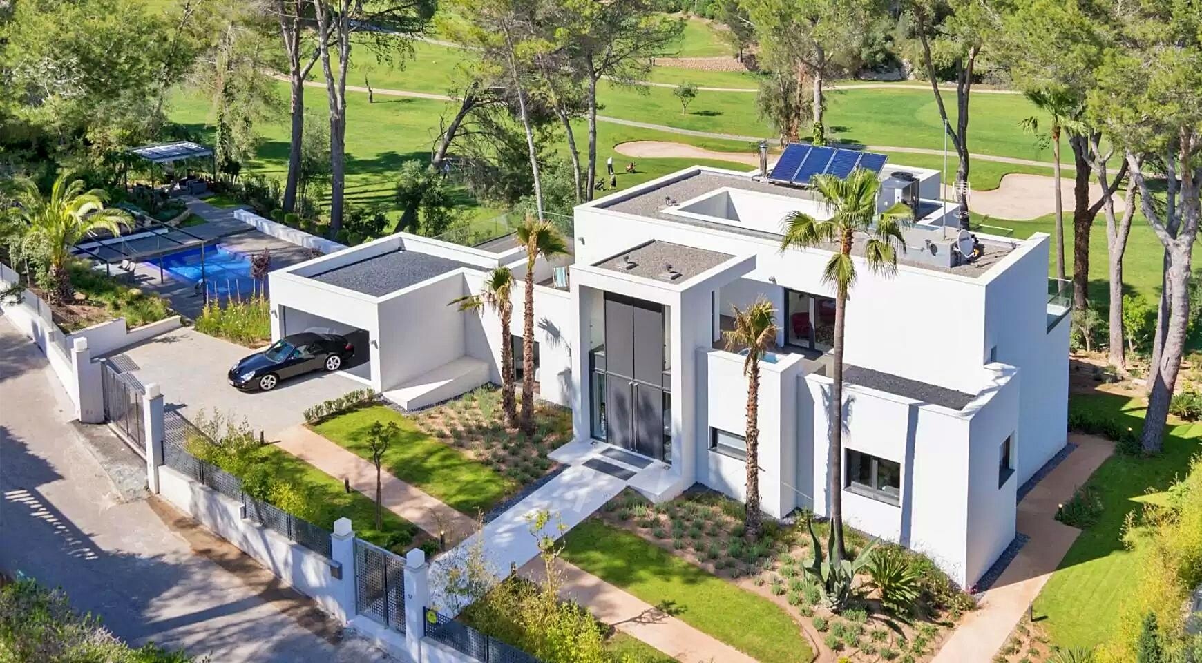 Modern villa directly at the golf course in Son Vida