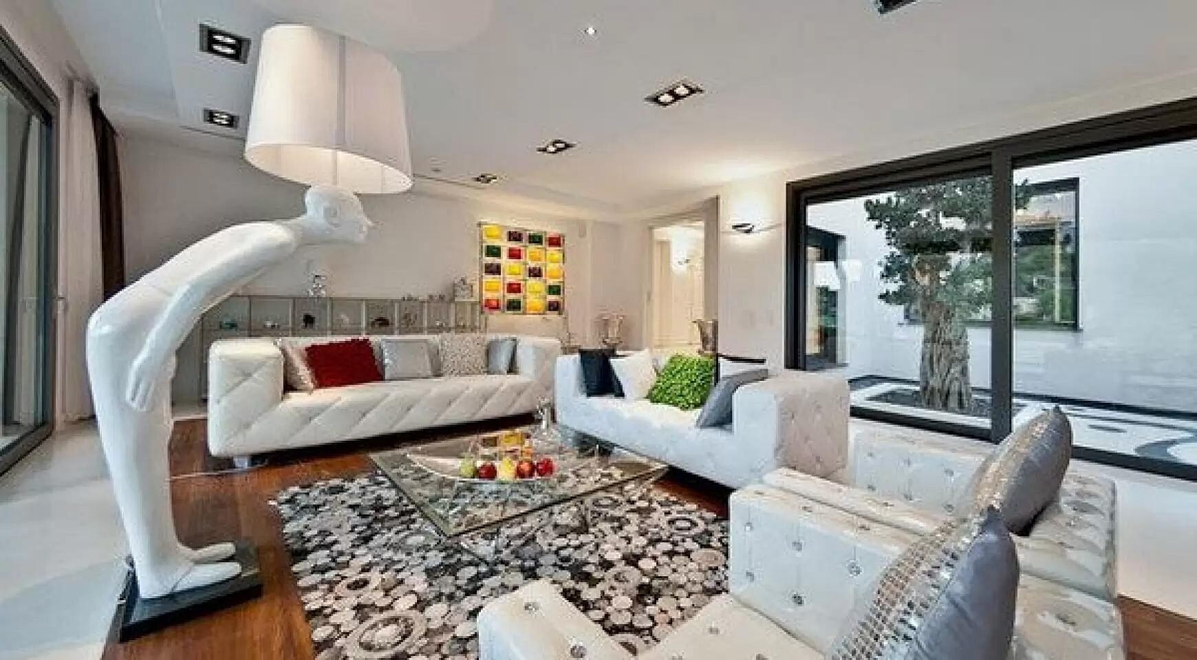Modern villa directly at the golf course in Son Vida