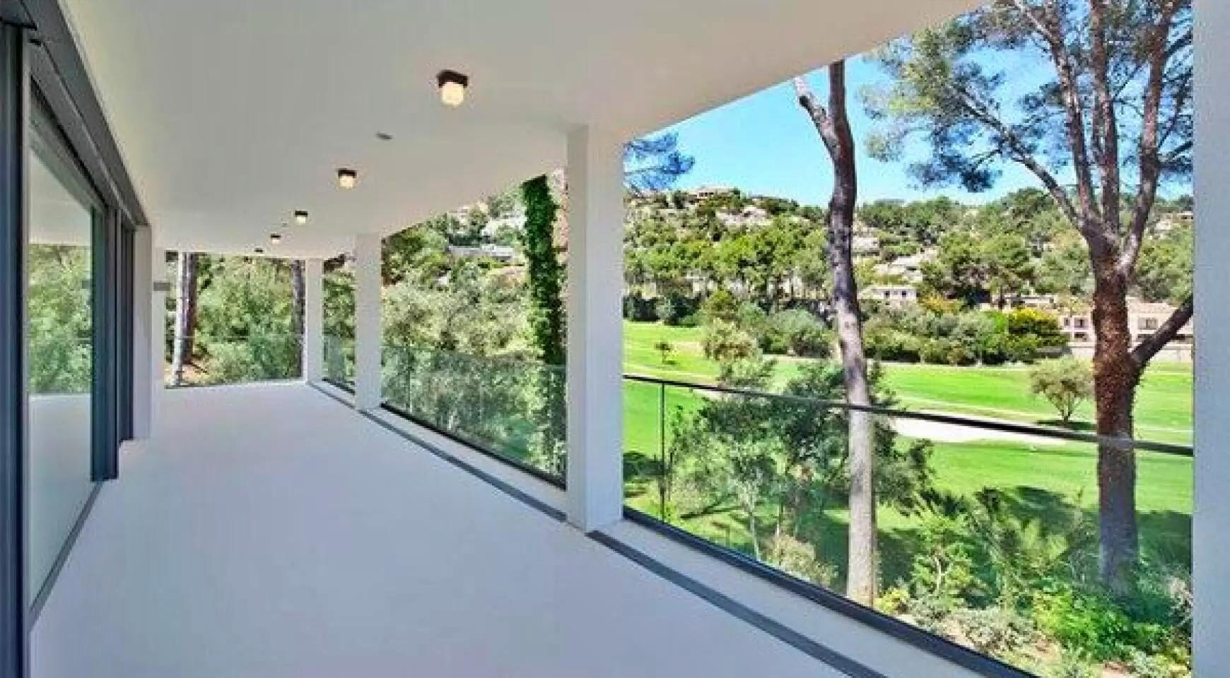 Modern villa directly at the golf course in Son Vida