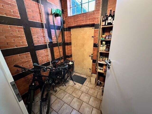 Lagerraum u Ausgang EG 18