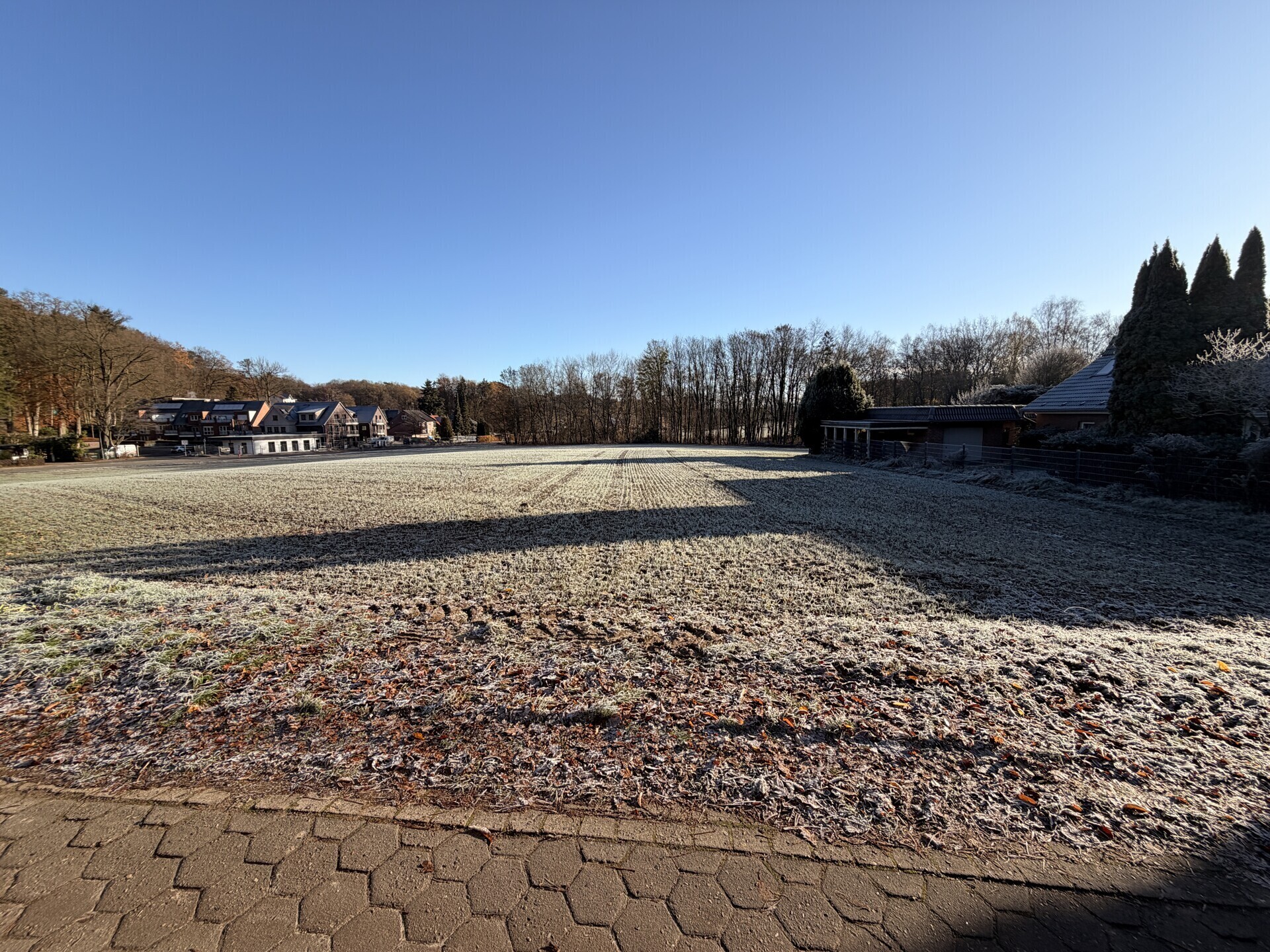 Von der Strasse aus fotografiert