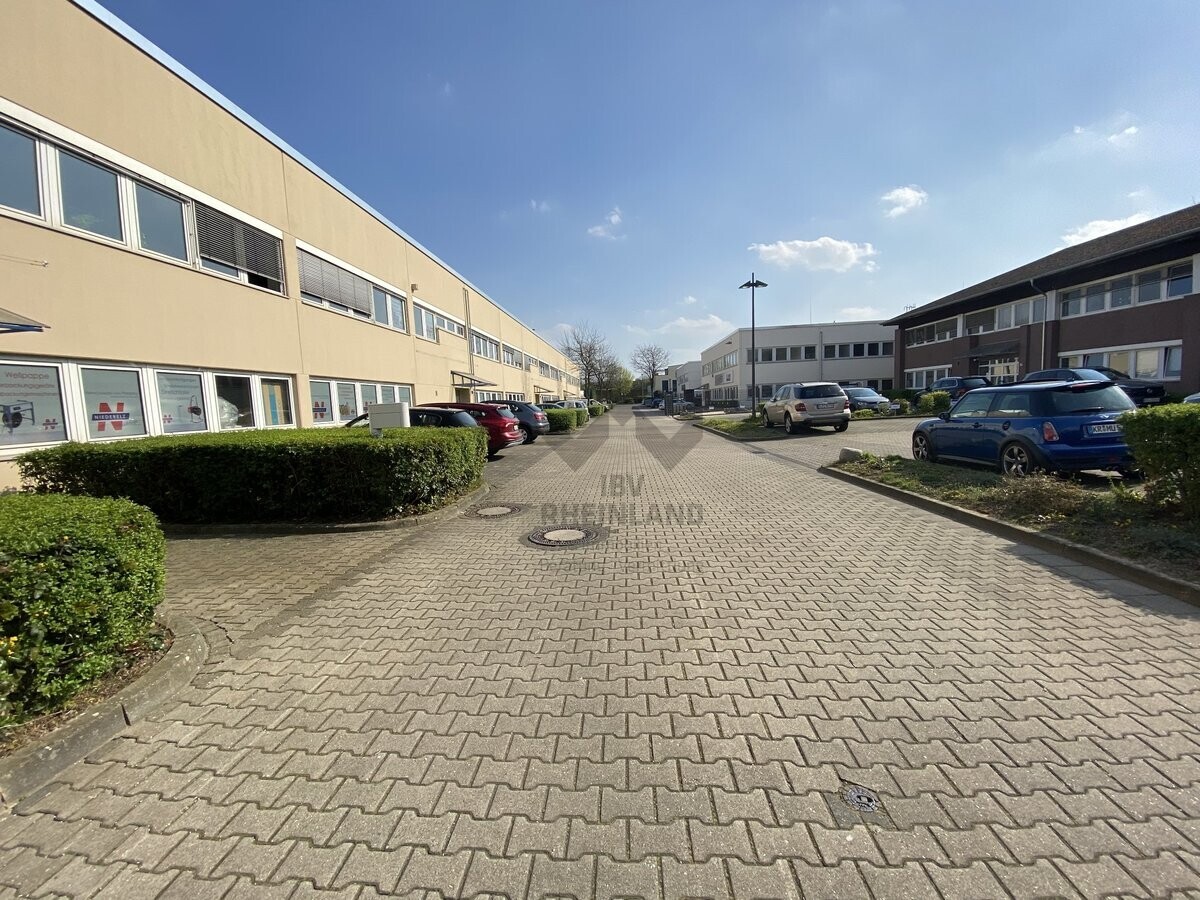Zufahrt und Parkplatz