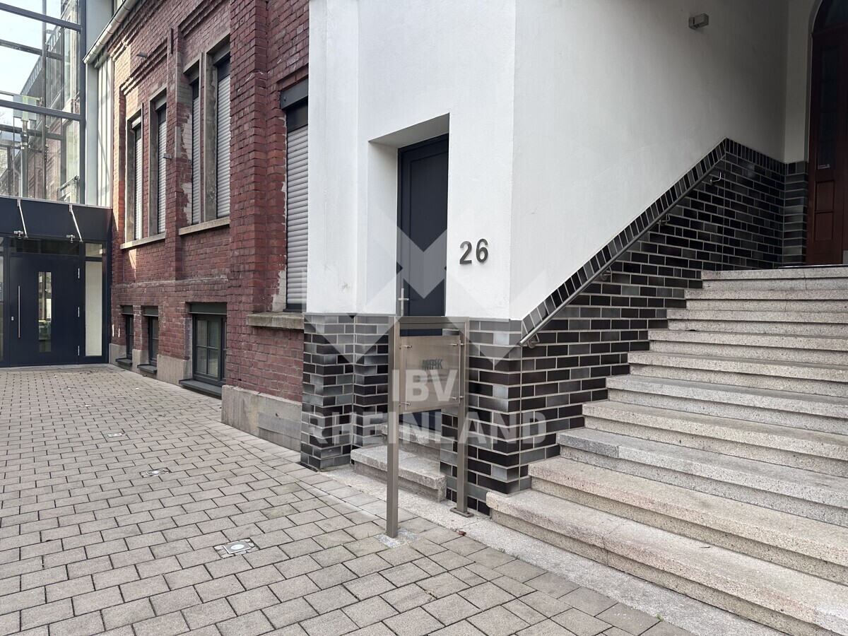  Treppe, Aufzug
