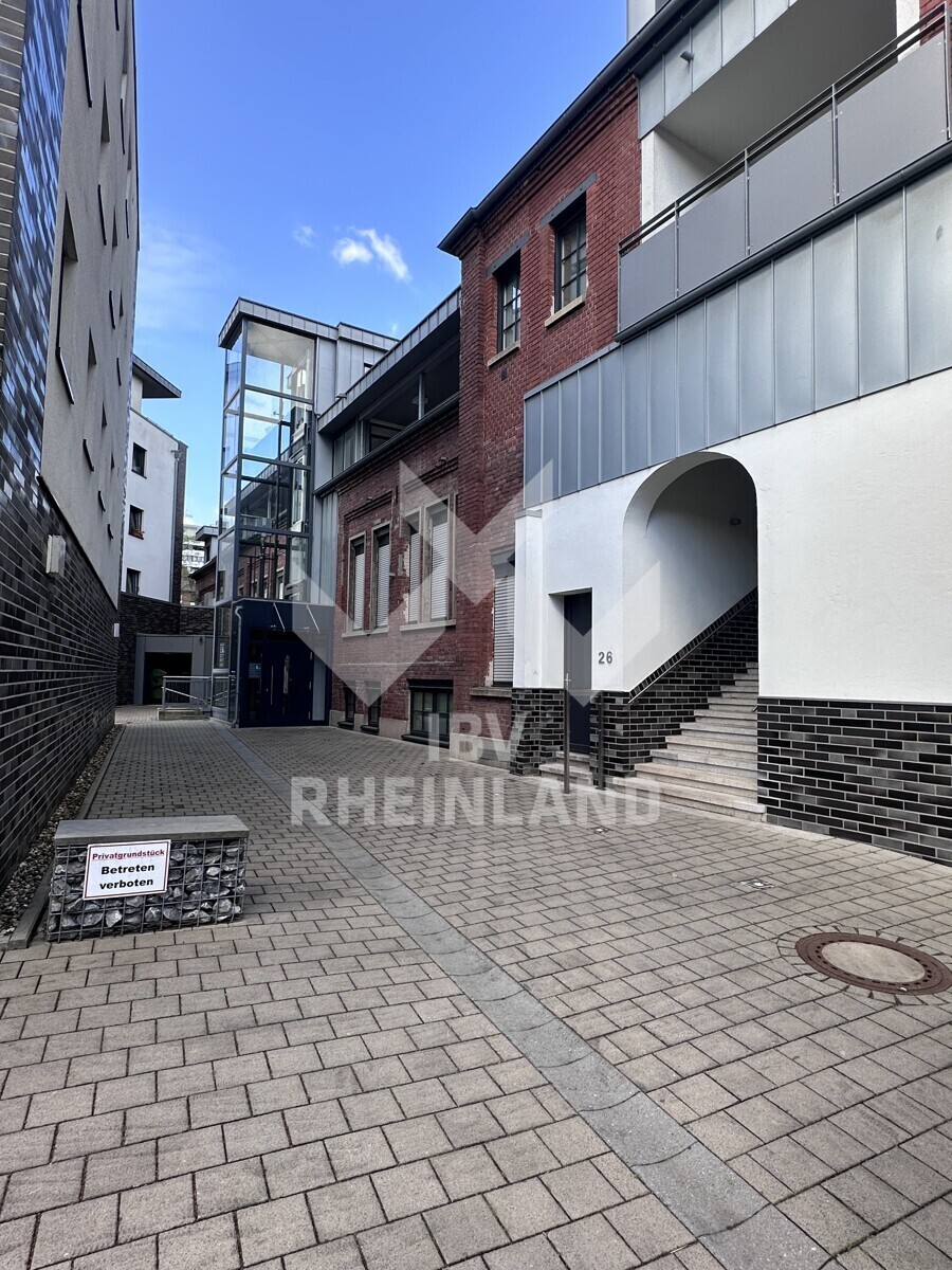 Zugang Büroeinheit Treppe, Aufzug