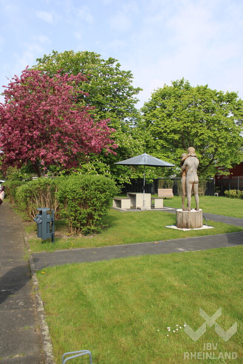 allg. Garten mit Kunst