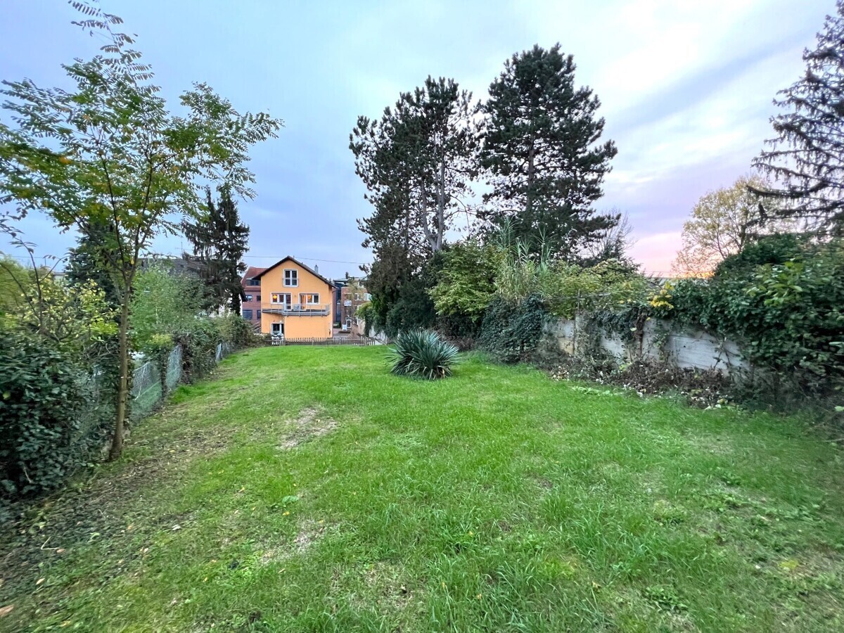 Gartenansicht mit Haus