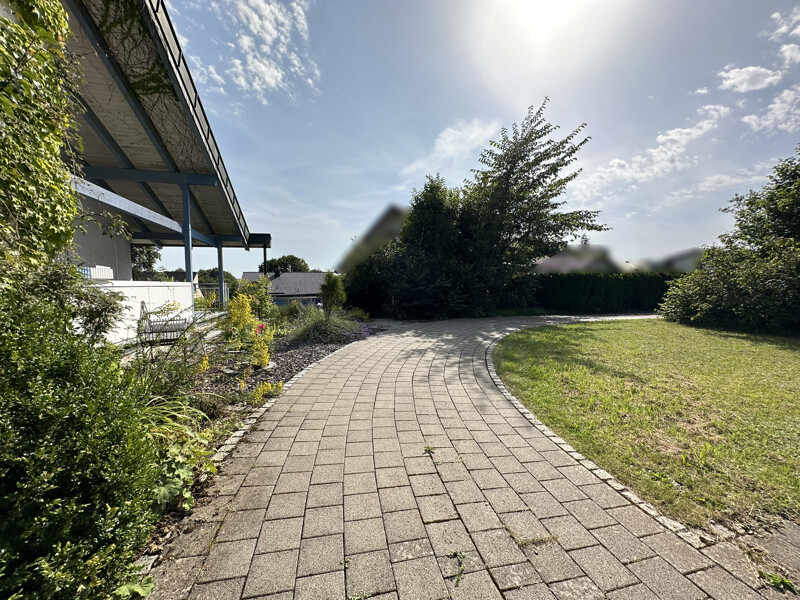 Zufahrtsweg / Eingangsweg 