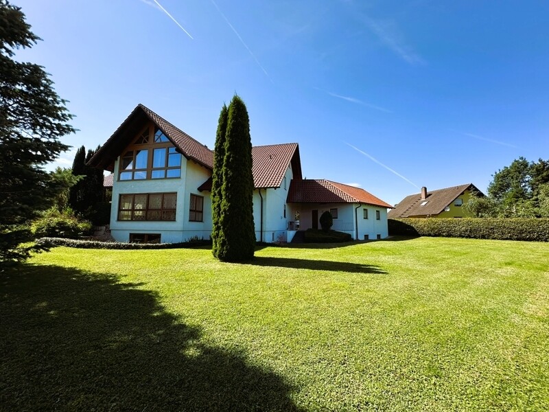 Garten mit Garage Rück 
