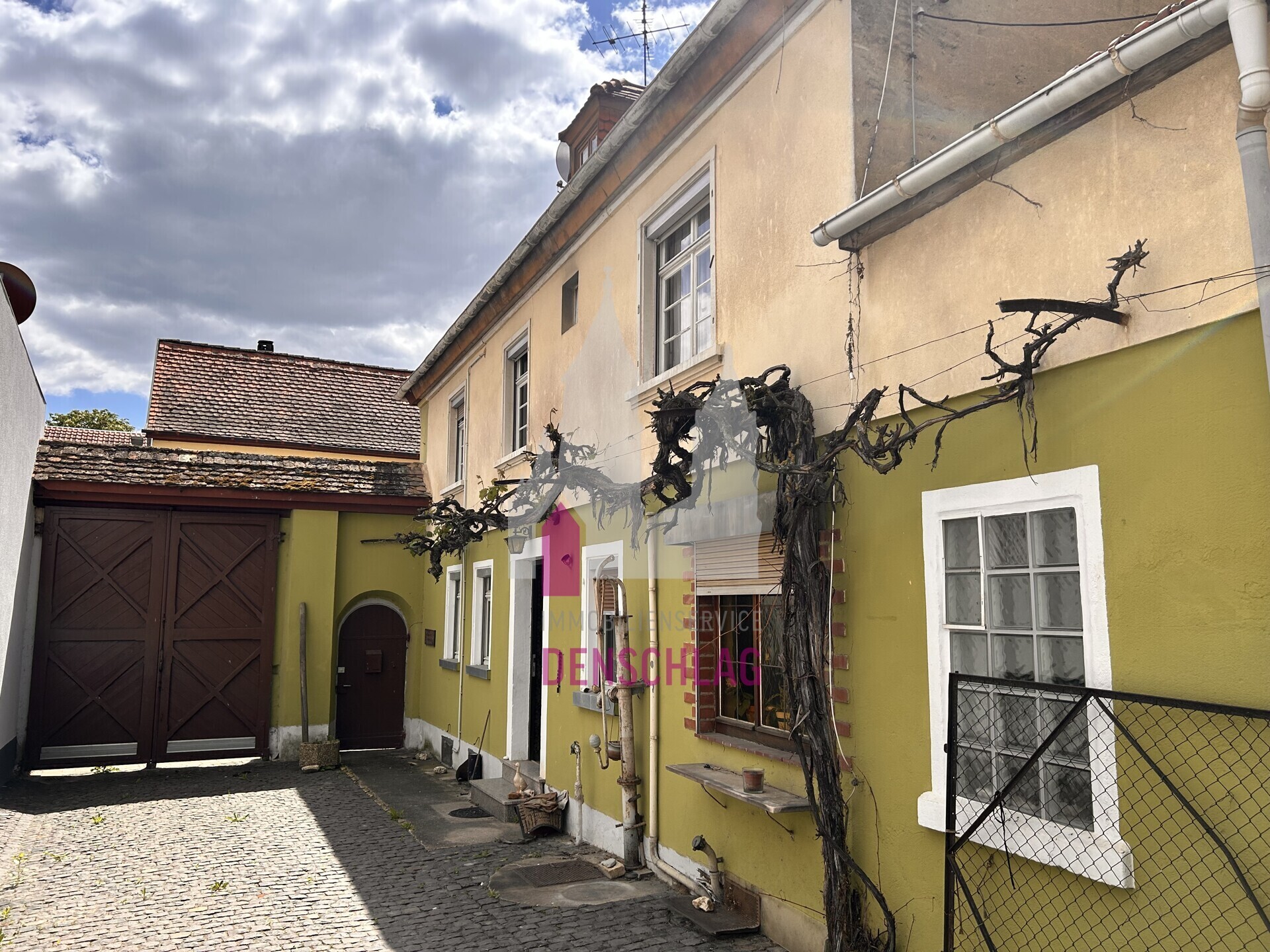 Eingang und Hof