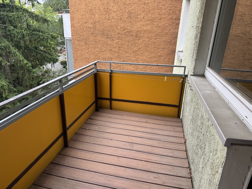 02_Balkon mit Blick ins Grüne