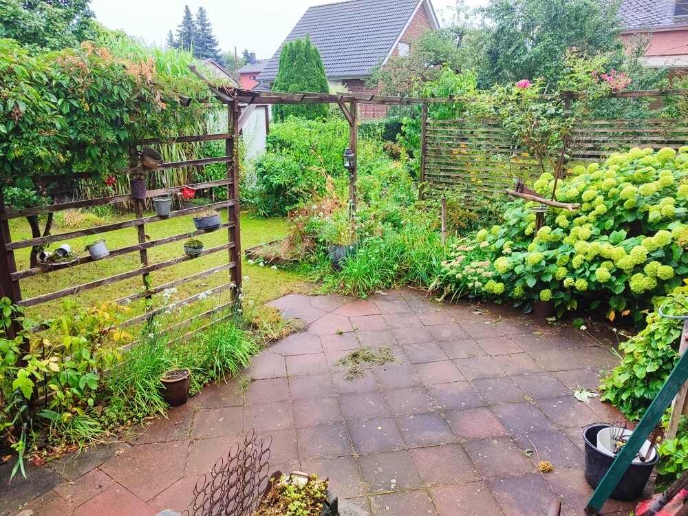 Gartenbild Terrasse Rückseite