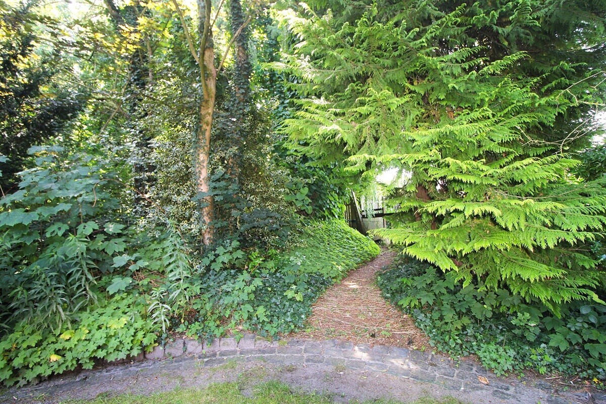 Privatweg zum Parkgelände 1