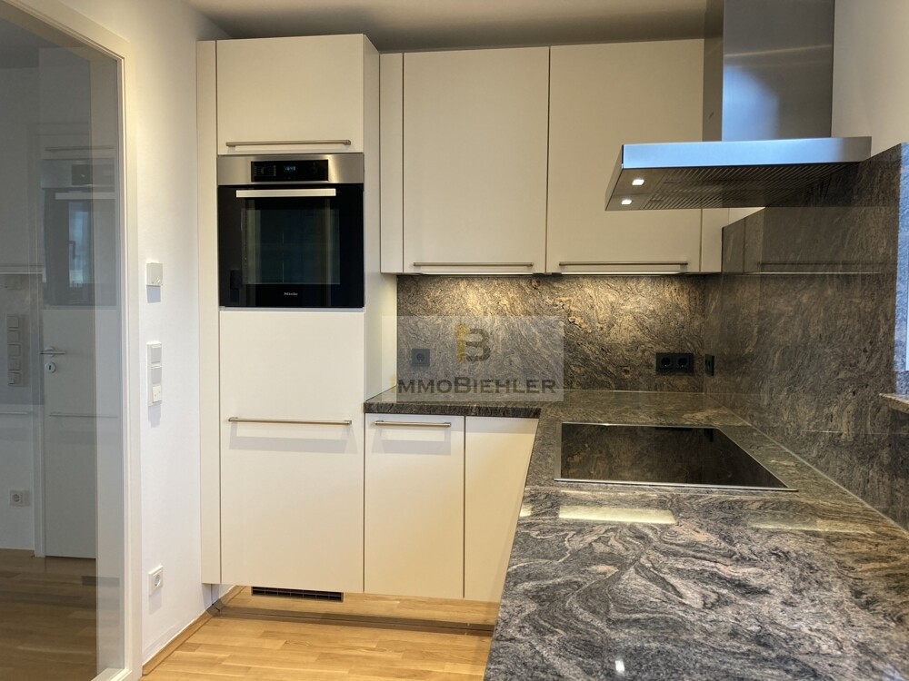 10 cm tiefere Arbeitsplatte (70 cm tief)