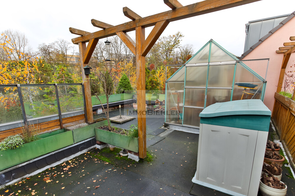 Riesendachterrasse mit Gewächshaus