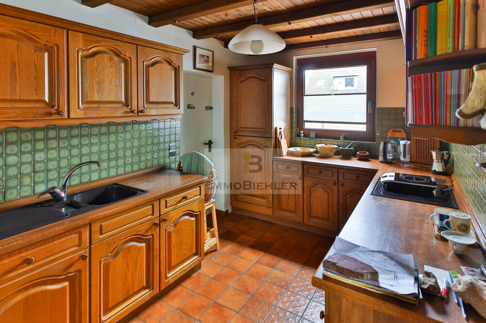 La cuisine (links Zugang Garage)