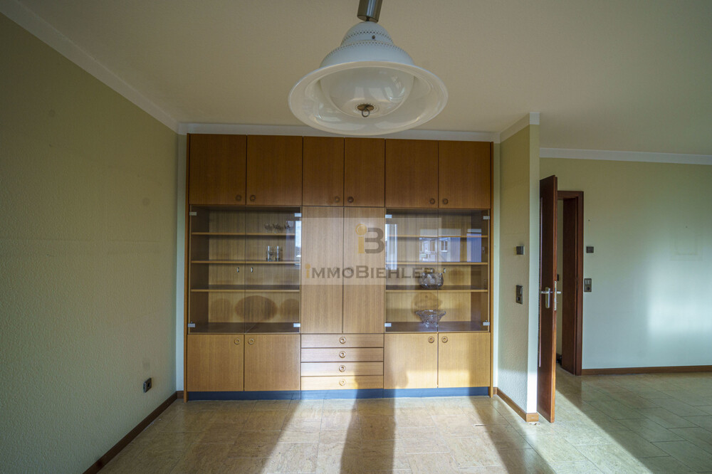 Massiver Einbauschrank 