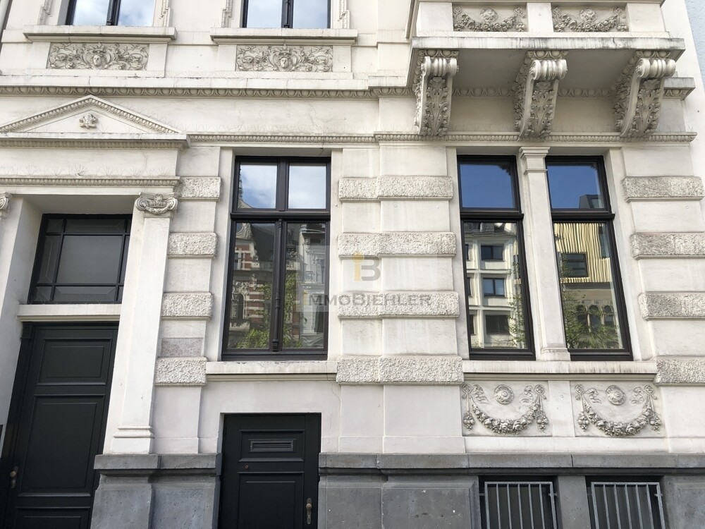 Einzigartige Altbauwohnung mit bis zu 4 Meter hohen Decken