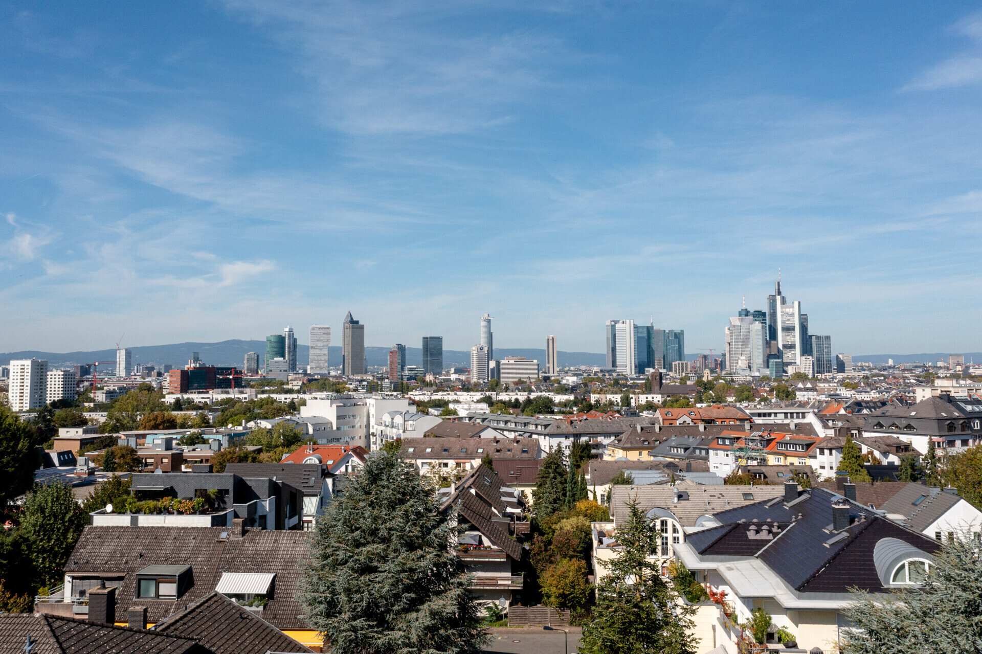 Panorama-Ausblick über Sachsenhausen auf die Skyline