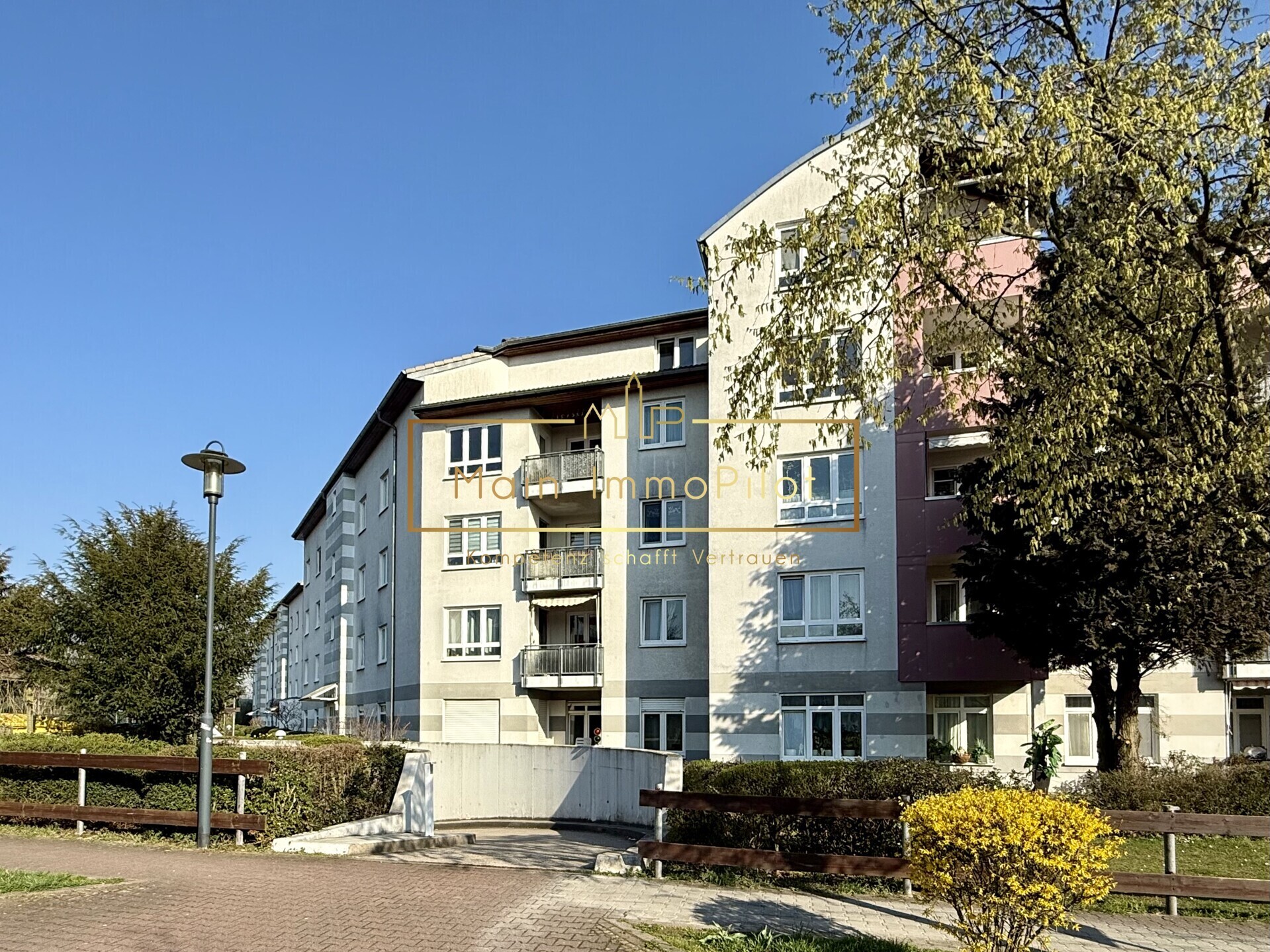 Gepflegte Wohnanlage mit Tiefgarage