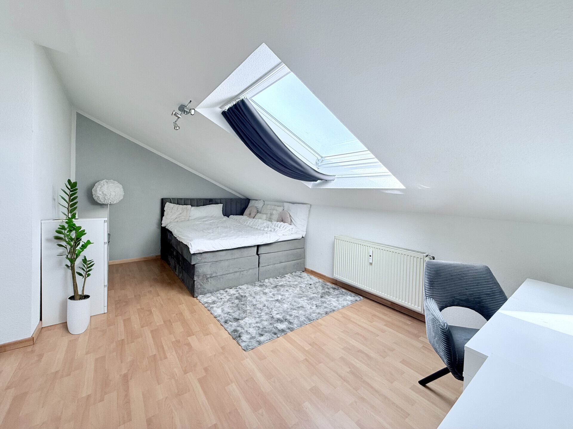 Helles Kinder- oder Arbeitszimmer