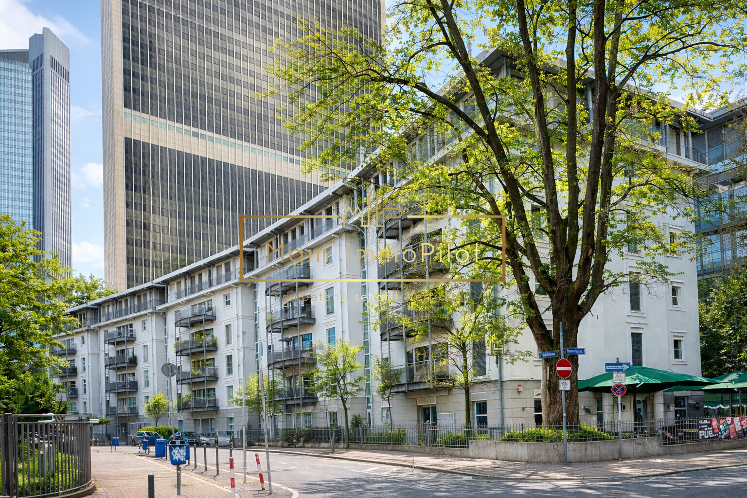 Straßenansicht des Gebäudes