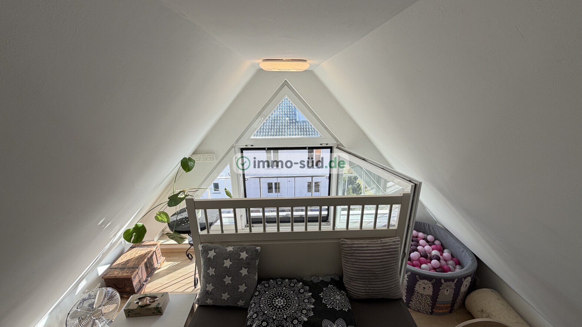 Schlafbereich Wohnung 2 - DG Fensterlüftung