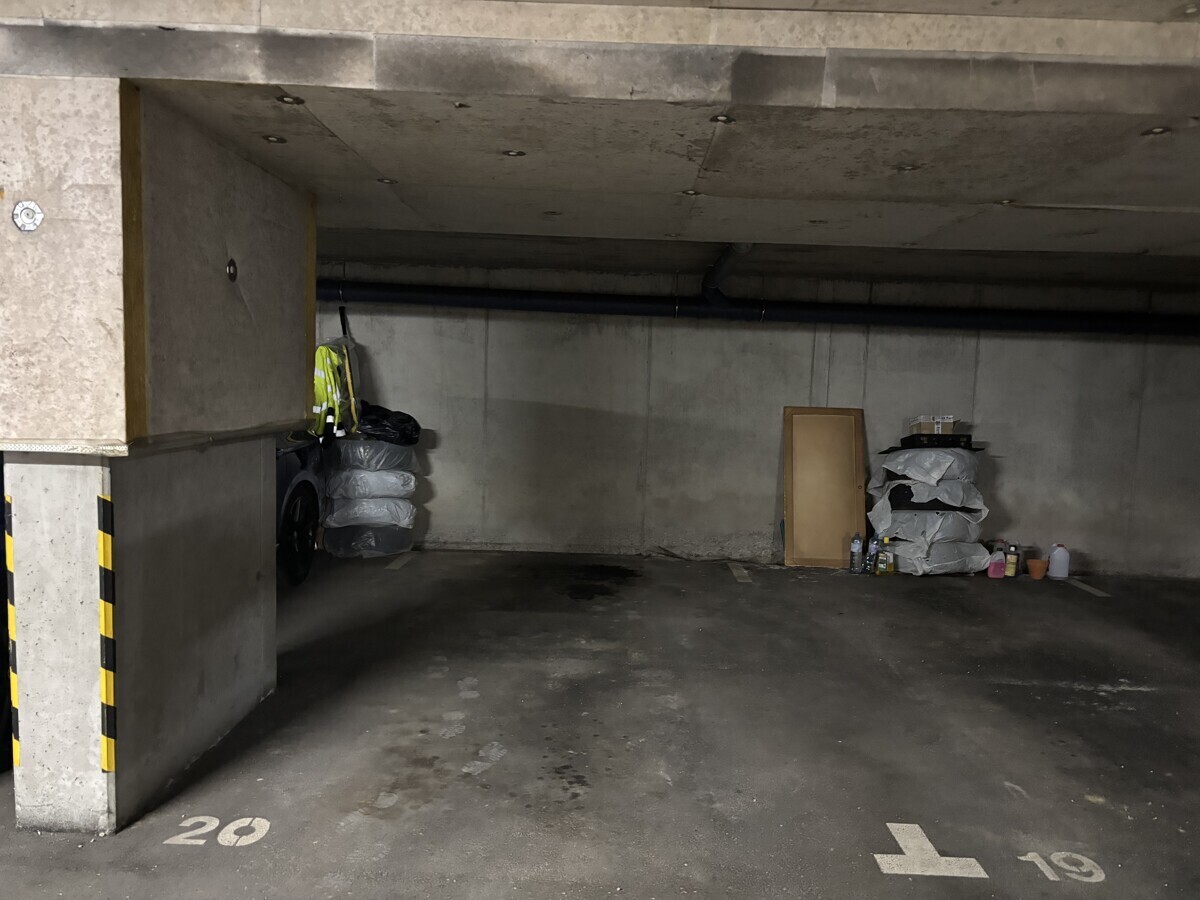 Tiefgaragenstellplatz