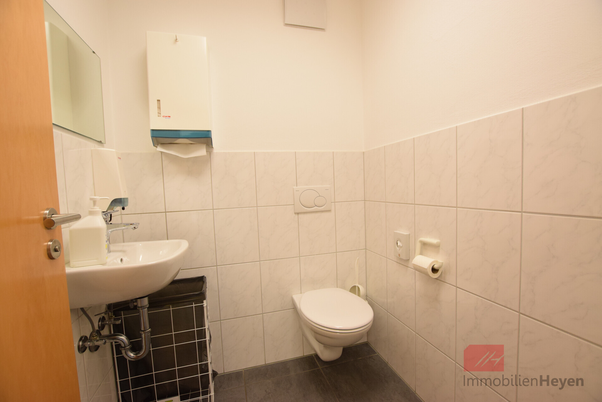 Gebäude 2 Toilette im 2.OG