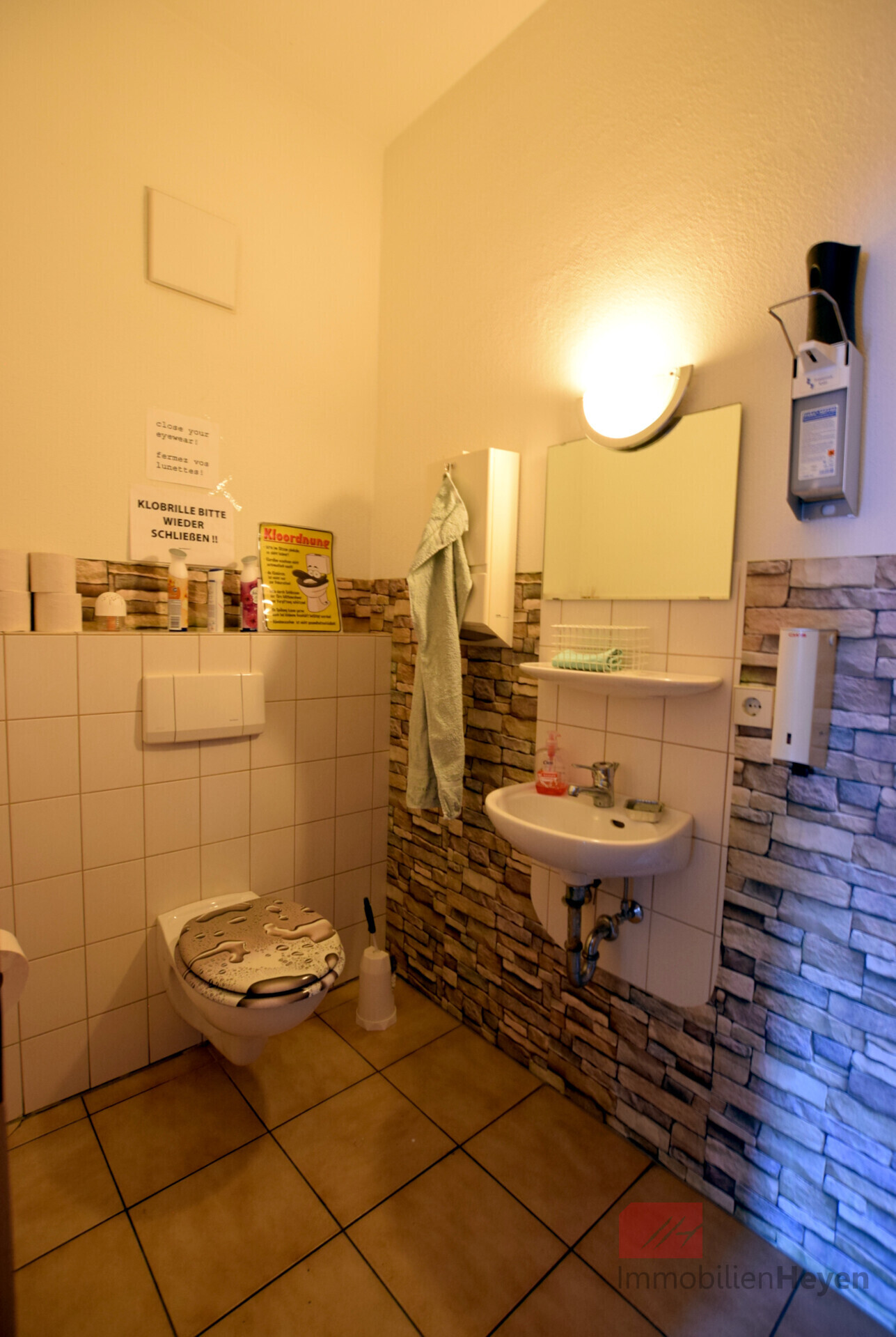 Gebäude 1 Toilette im 1.OG