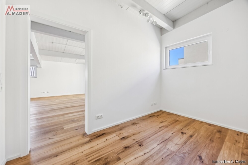 Büro im OG