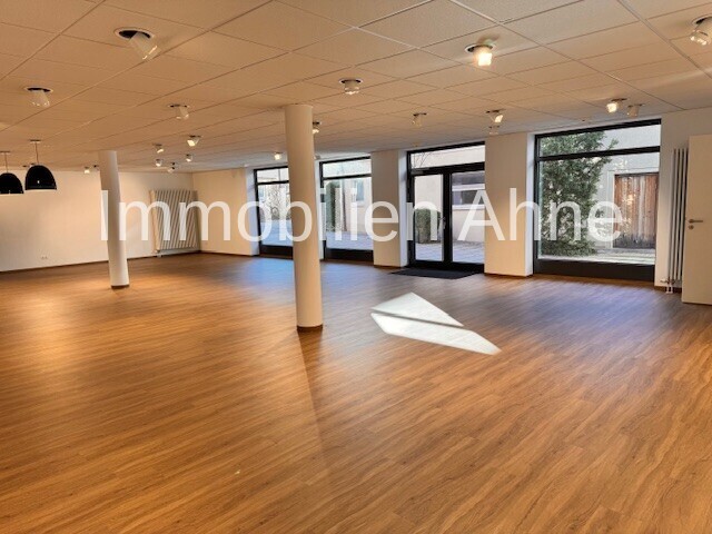 Mit Schaufenster