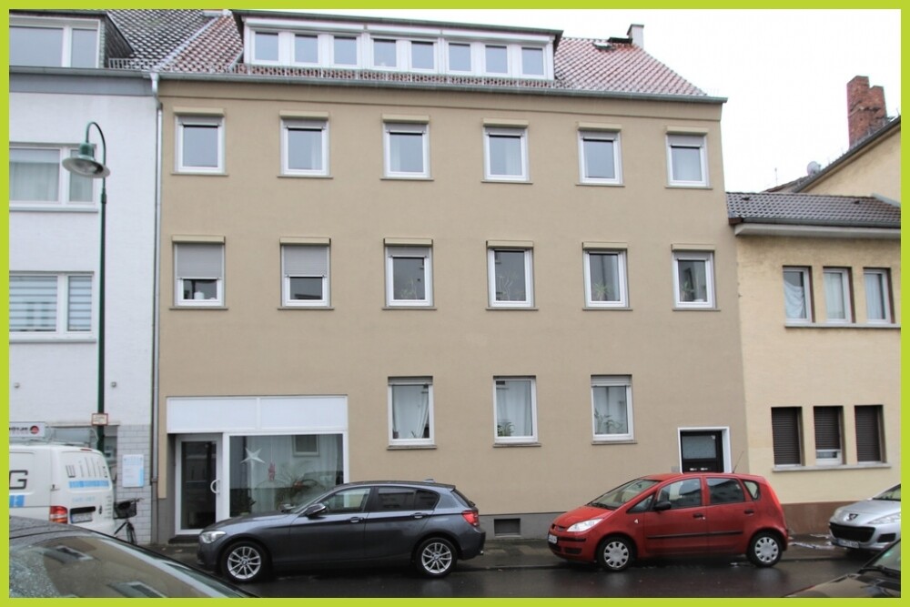 Hausansicht / Schaufenster Gewerberaum