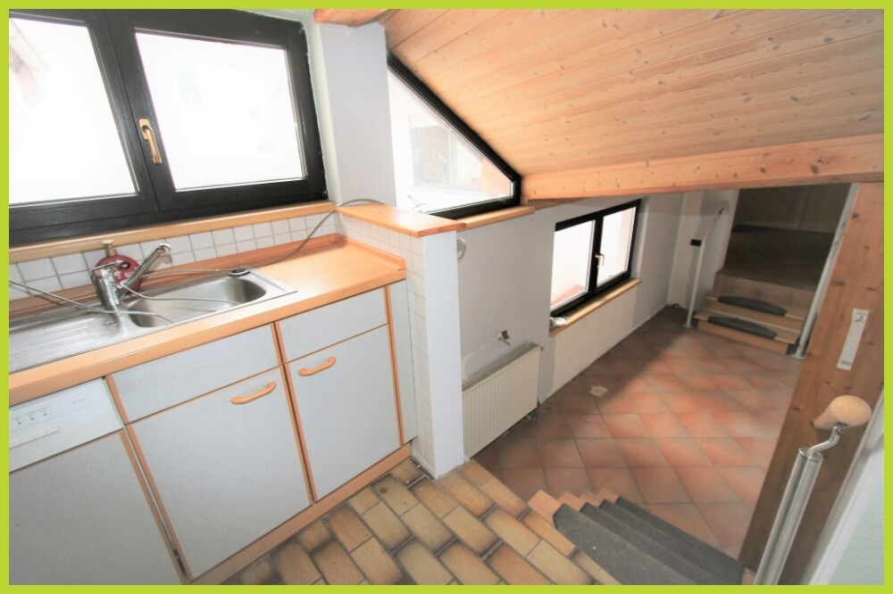 Küche mit Übergang zum Anbau