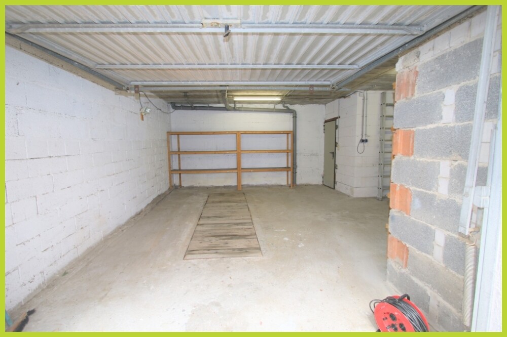 große Garage mit Grube