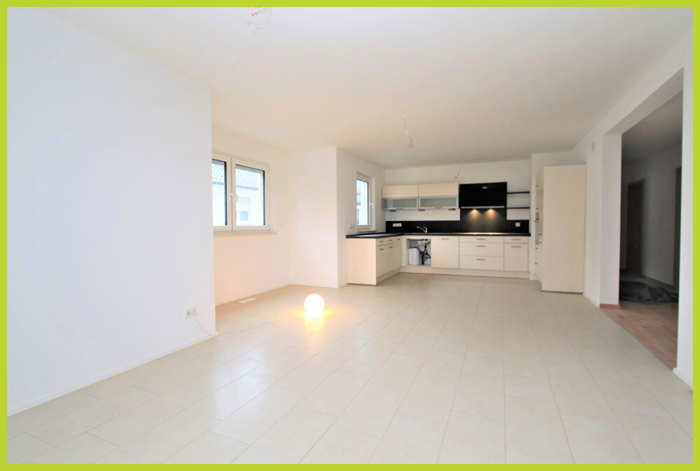 offener Wohn-/Essbereich mit Einbauküche