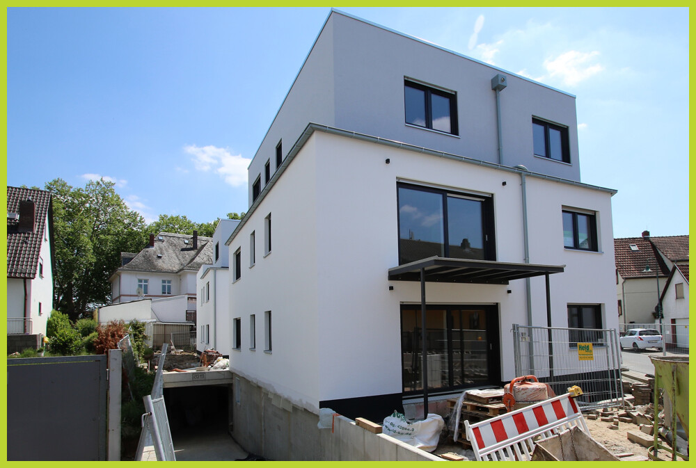 Haus Außenansicht / Einfahrt Tiefgarage