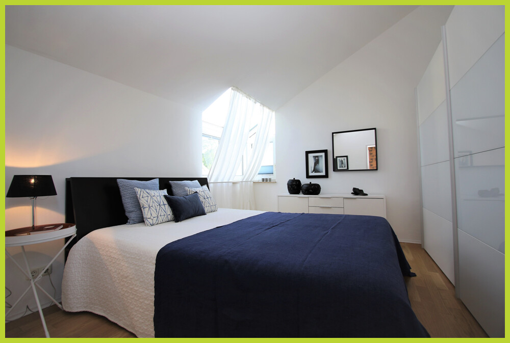 Schlafzimmer mit kleinem Erker