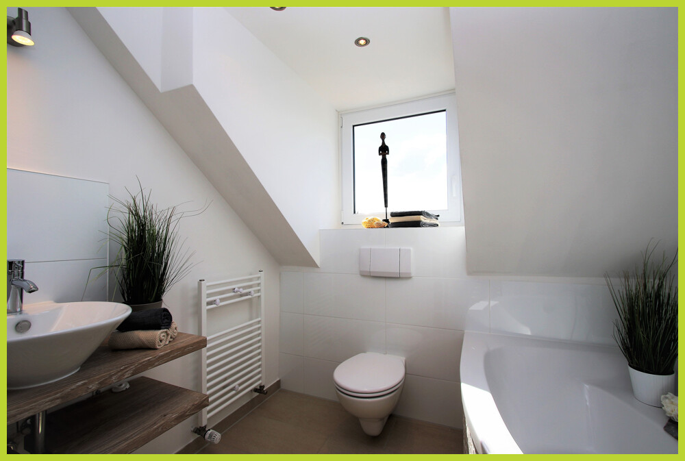 Badezimmer mit Eckbadewanne