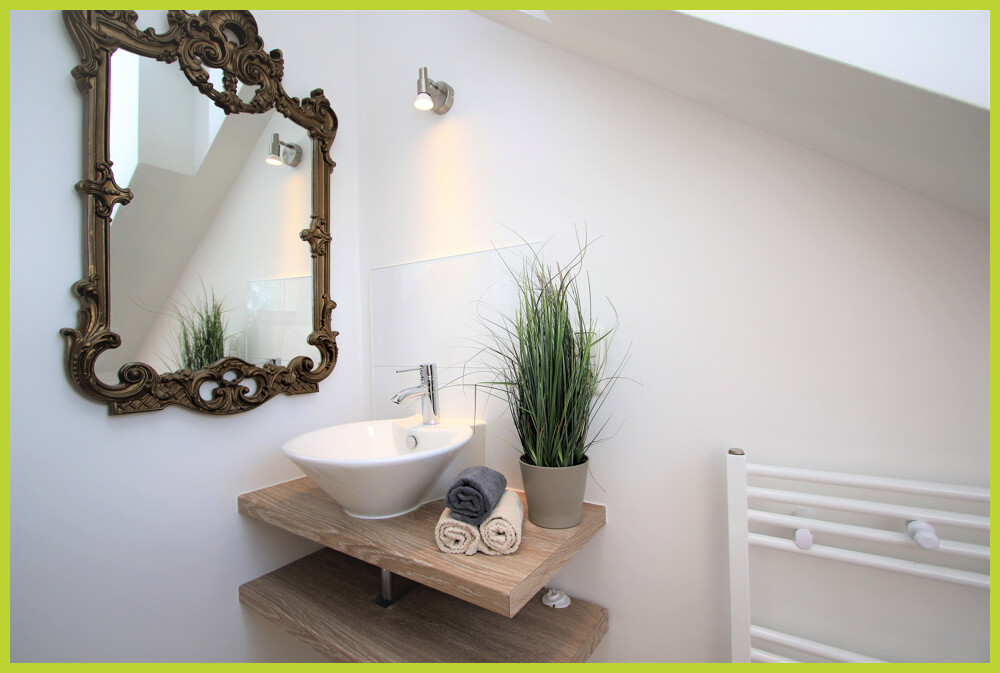 Badezimmer mit Eckbadewanne