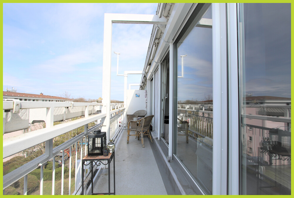 Terrasse über der ganzen Länge